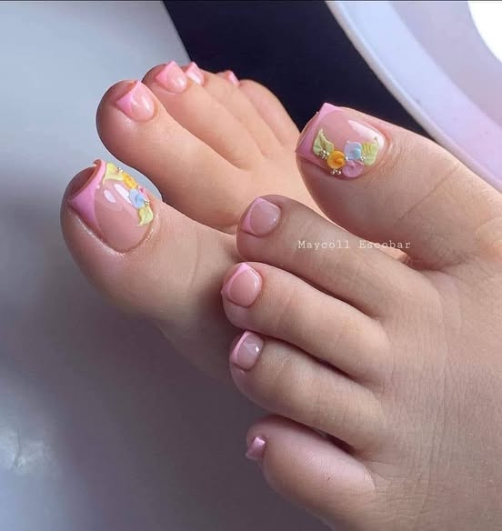 Charming and Playful Pedicure Designs Featuring Soft Pastel - Image 1