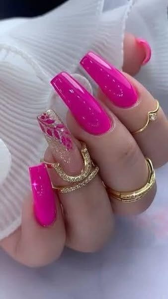 Vibrant and Bold Nail Art Designs Featuring Striking - Image 2