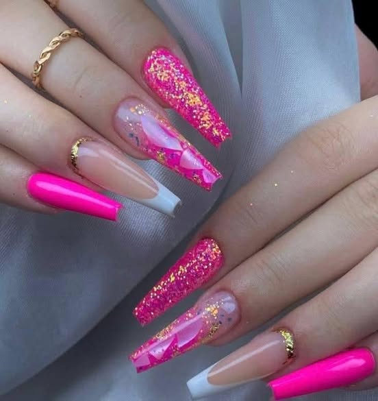 Vibrant and Bold Nail Art Designs Featuring Striking - Image 4