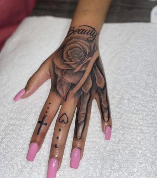 Some fingerHand Tattoo Ideas for the girlies thread - Image 1