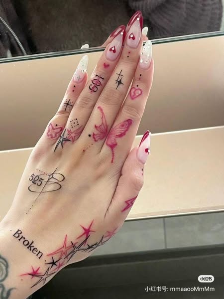 Some fingerHand Tattoo Ideas for the girlies thread - Image 3
