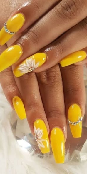 yellow Nail Art Trends Youll Love - Image 5