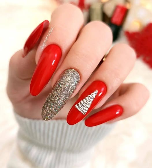Cozy and Festive Winter Nail Art Designs A - Image 3