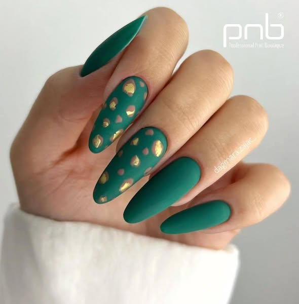 Cozy and Festive Winter Nail Art Designs A - Image 4